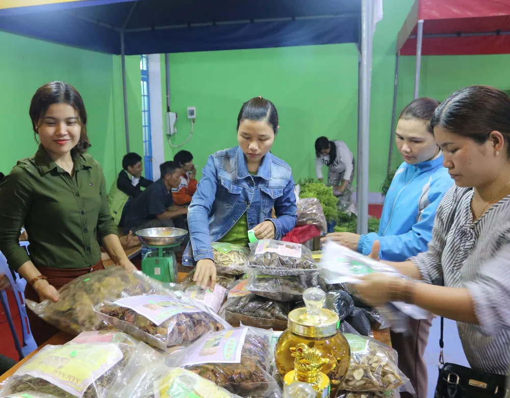 Phiên chợ sâm tiền tỷ ảnh 6