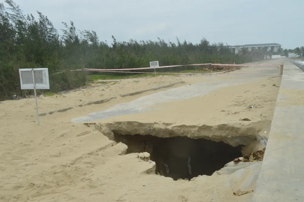 Bờ kè biển Cửa Đại "kêu cứu" ảnh 3
