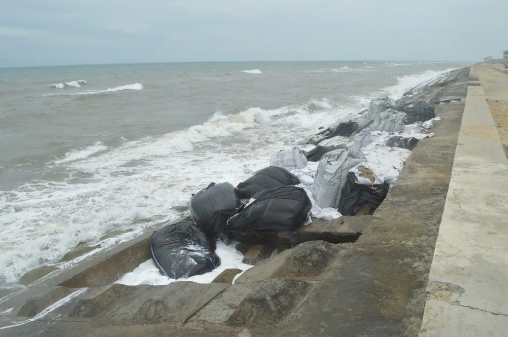 Bờ kè biển Cửa Đại "kêu cứu" ảnh 5