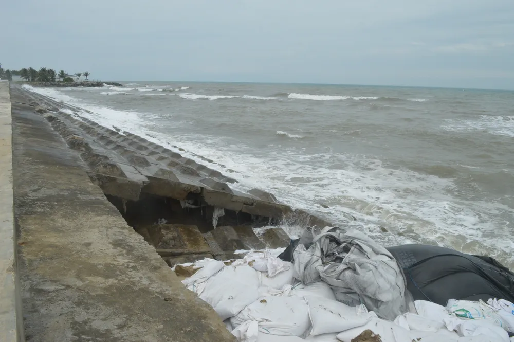 Bờ kè biển Cửa Đại "kêu cứu" ảnh 4