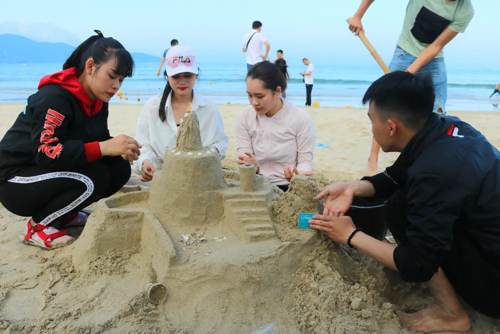 Sôi động mùa du lịch biển Đà Nẵng 2018 ảnh 3