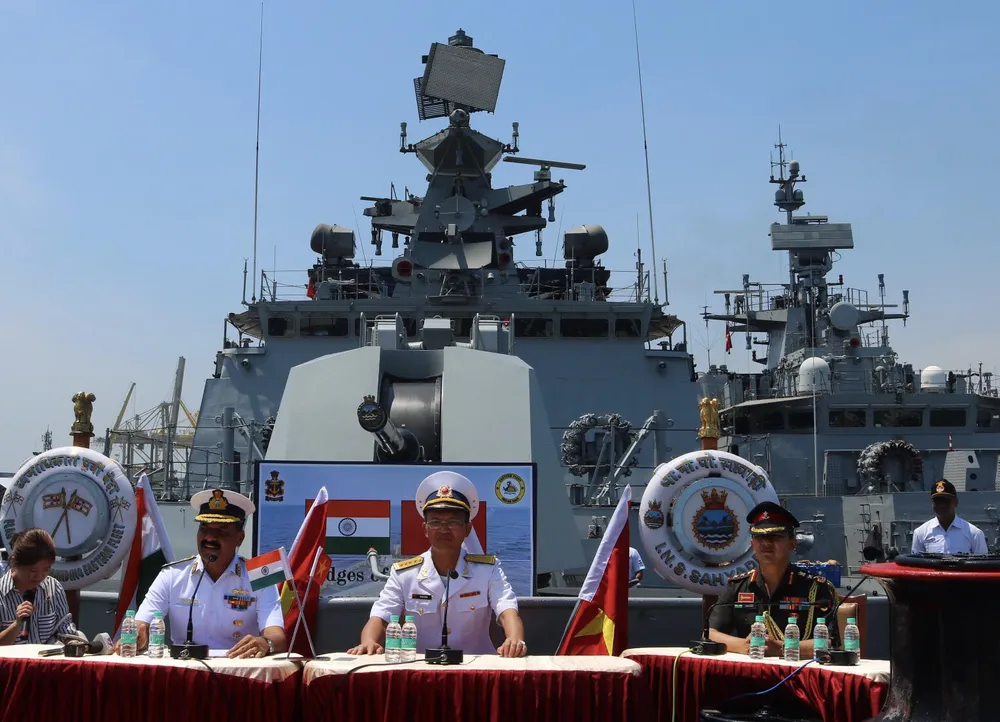Hạm đội miền Đông Ấn Độ sẽ diễn tập hàng hải chung với Hải quân Việt Nam ảnh 10