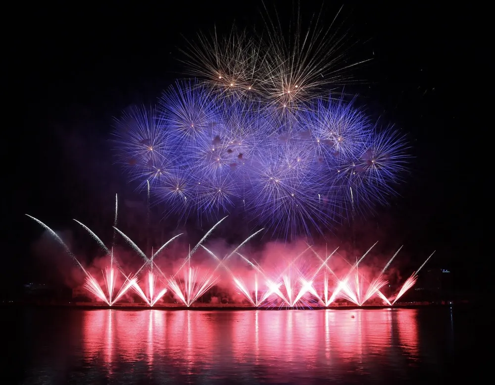 Mãn nhãn với phần trình diễn hai đội Ý và Hồng Kông ảnh 3