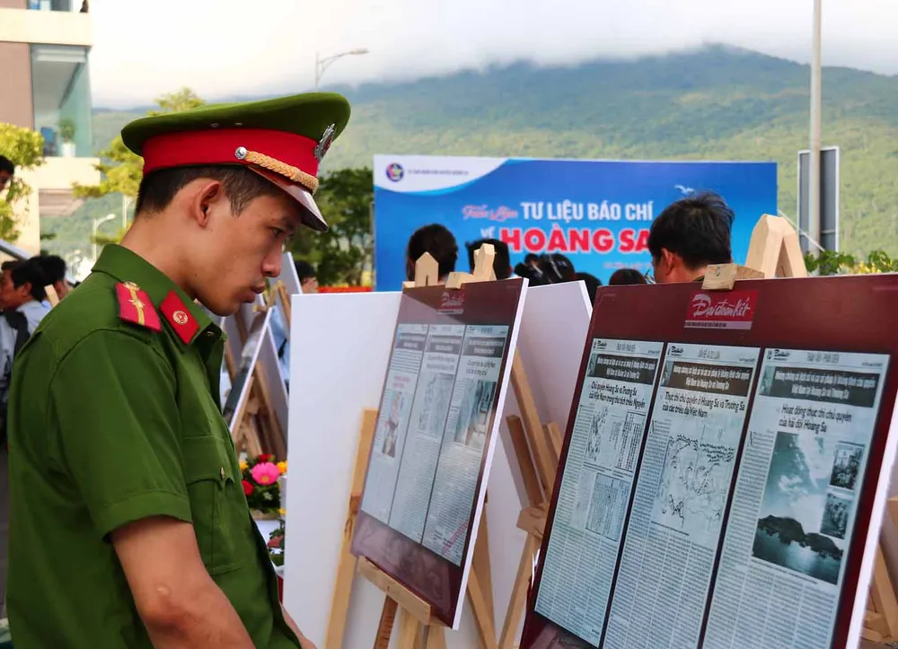 284 bài báo, tư liệu được trưng bày tại Triển lãm “Tư liệu báo chí về Hoàng Sa” ảnh 2
