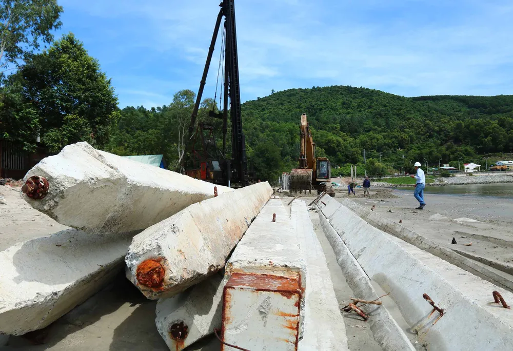 Khẩn trương hoàn thành kè biển Liên Chiểu ảnh 3