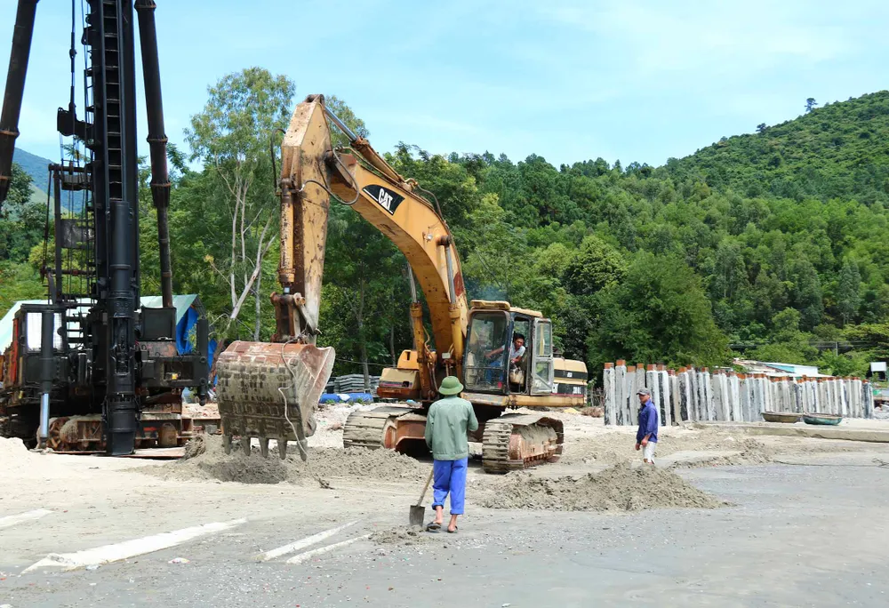 Khẩn trương hoàn thành kè biển Liên Chiểu ảnh 2