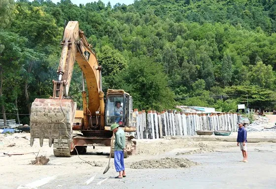 Khẩn trương hoàn thành kè biển Liên Chiểu ảnh 1