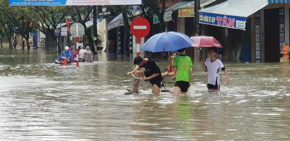 Quảng Nam chìm trong biển nước ảnh 5