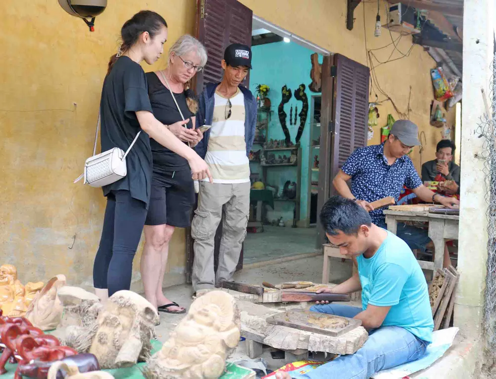 Phố cổ Hội An rước “Sắc bùa chúc Xuân” tại hội Tết Nguyên đán ảnh 4