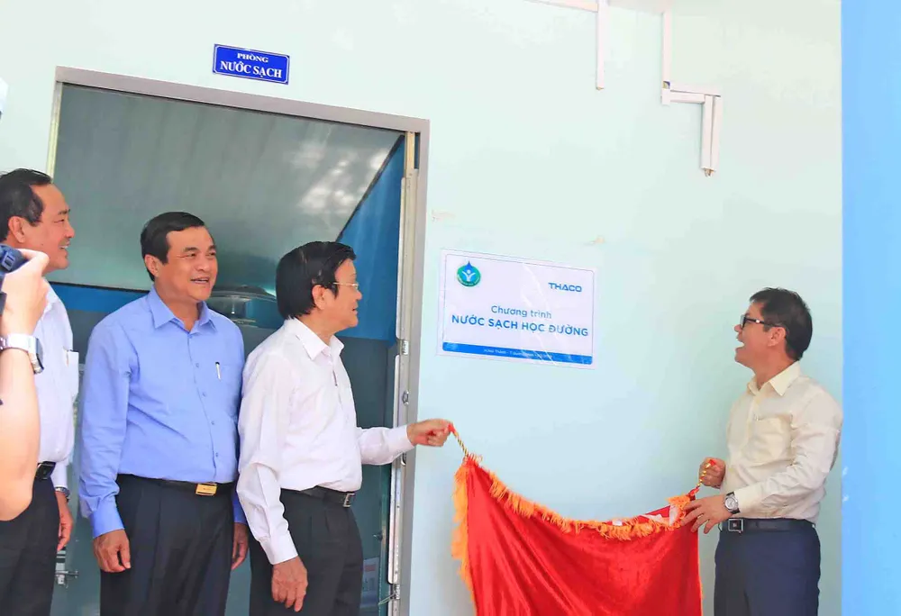 4,5 tỷ đồng mua máy lọc nước trao tặng cho 49 trường học huyện Núi Thành   ảnh 4