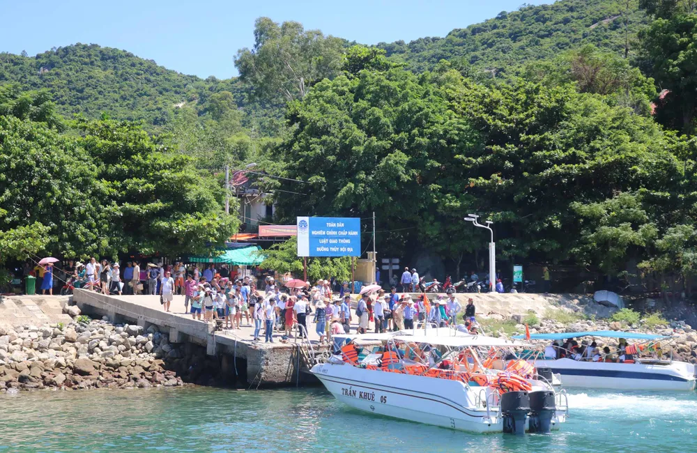 Xử phạt hơn 33 triệu đồng đối với tàu cao tốc chở quá tải ảnh 2