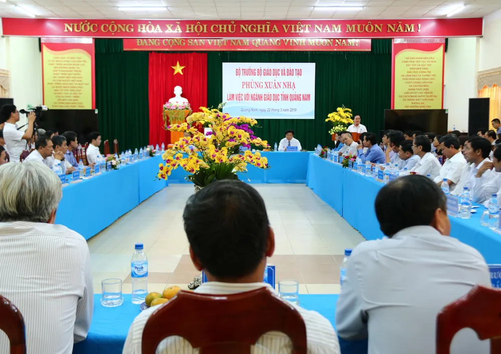Bộ trưởng Bộ GD-ĐT làm việc với ngành GD-ĐT Quảng Nam ảnh 3