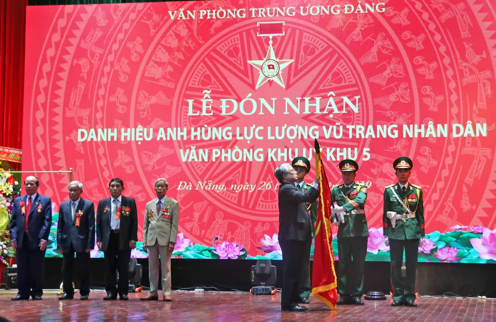 Văn phòng Khu ủy Khu V đón nhận danh hiệu Anh hùng Lực lượng vũ trang nhân dân ảnh 2
