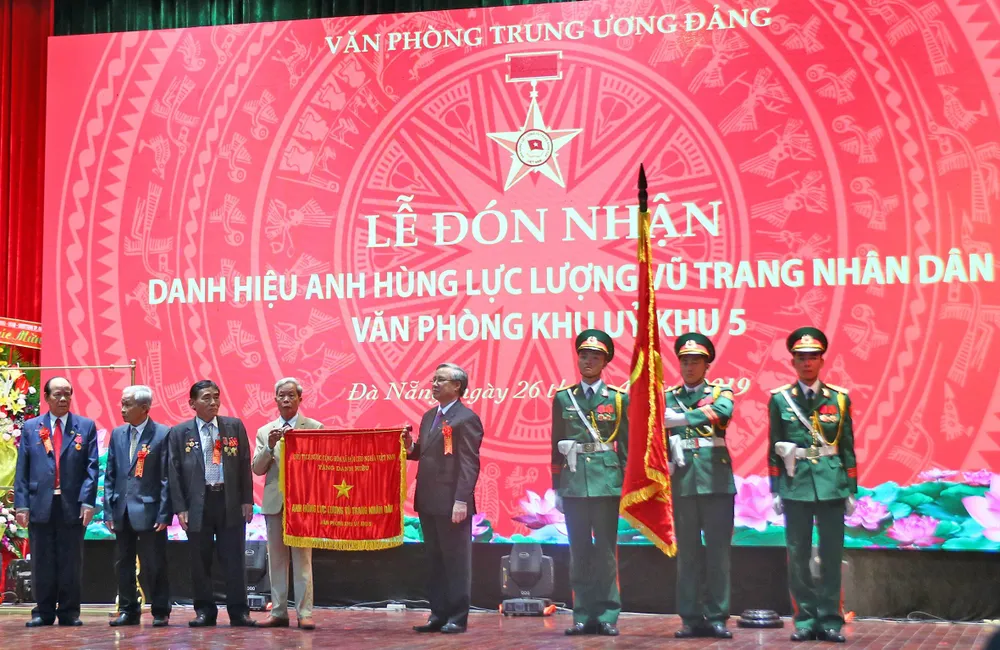 Văn phòng Khu ủy Khu V đón nhận danh hiệu Anh hùng Lực lượng vũ trang nhân dân ảnh 3