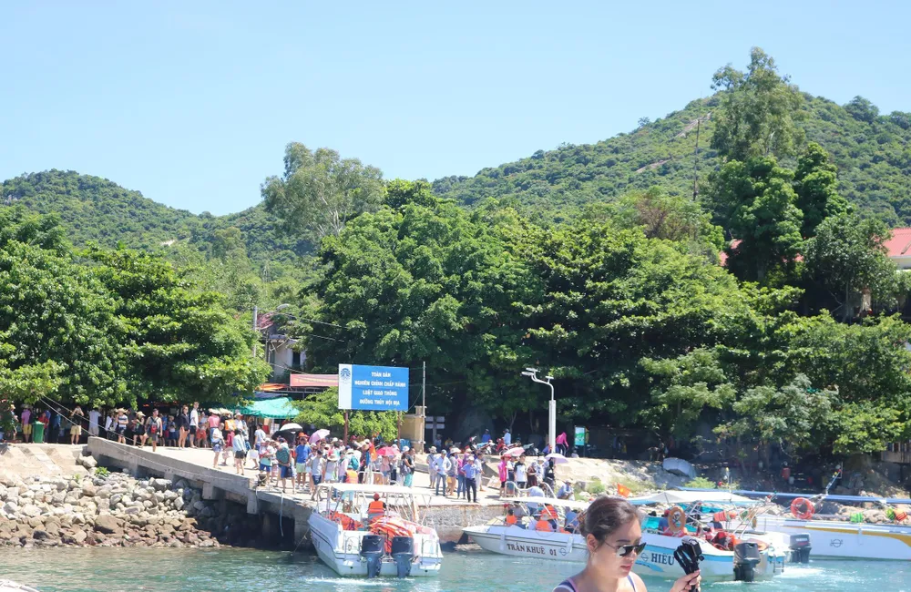 Bức bí nguồn nước trên đảo du lịch ảnh 2