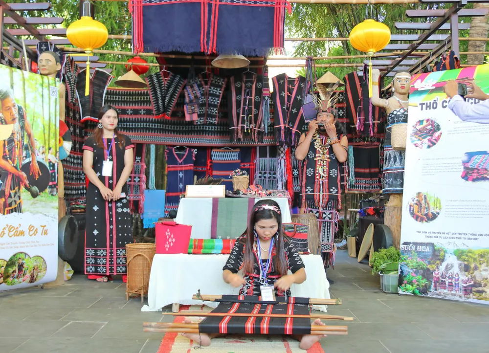 Festival Văn hóa Tơ lụa thổ cẩm Việt Nam - Thế giới 2019 ảnh 3