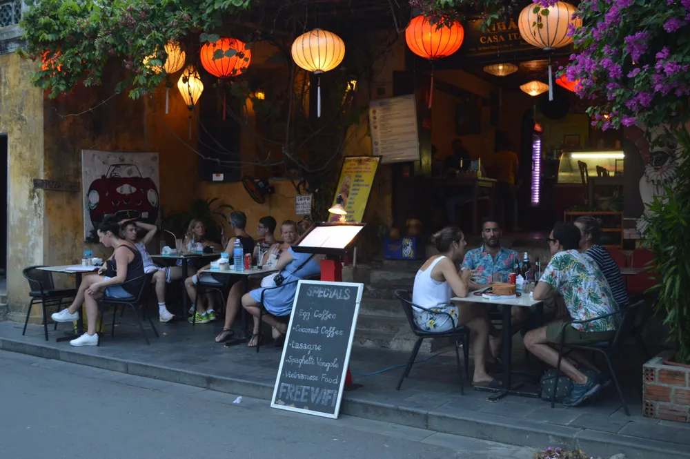 Áp lực dân số, du khách làm ảnh hưởng nghiêm trọng phố cổ Hội An ảnh 2