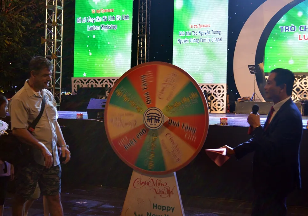 Hội An rộn ràng chào đón năm mới 2020 ảnh 1