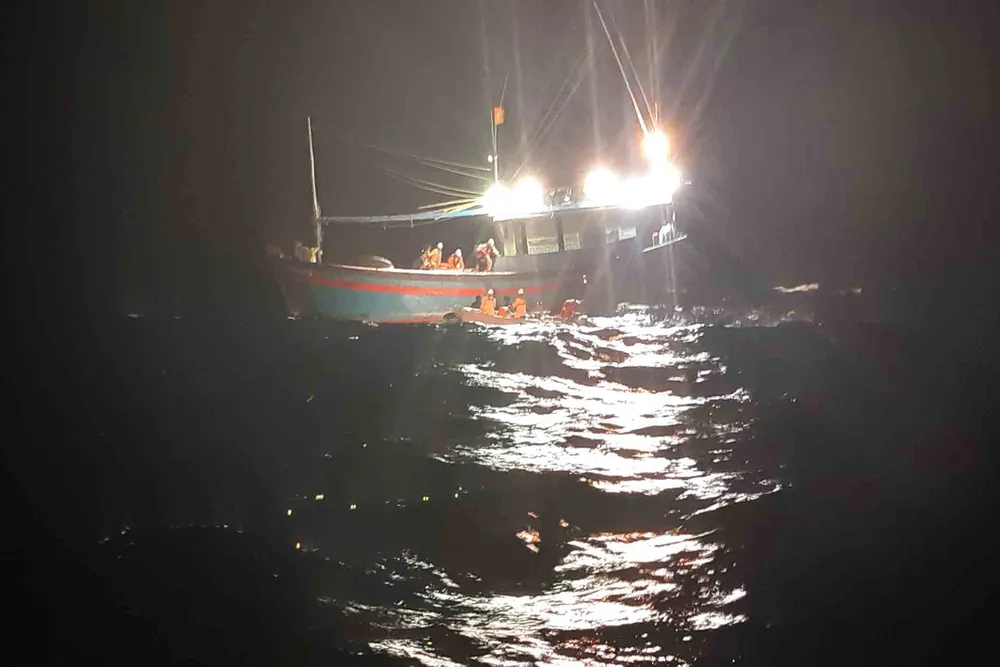 Cứu sống thuyền viên bị chấn thương ngực, gãy tay khi hành nghề trên vùng biển Hoàng Sa ảnh 2