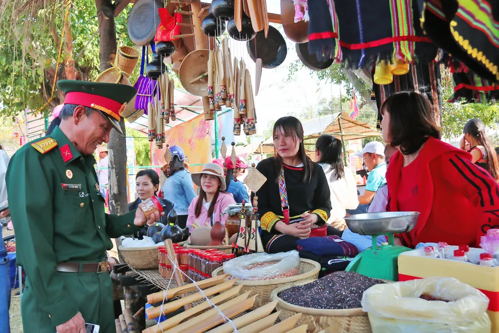 Đặc sắc Lễ Hội Cầu Huê ảnh 13