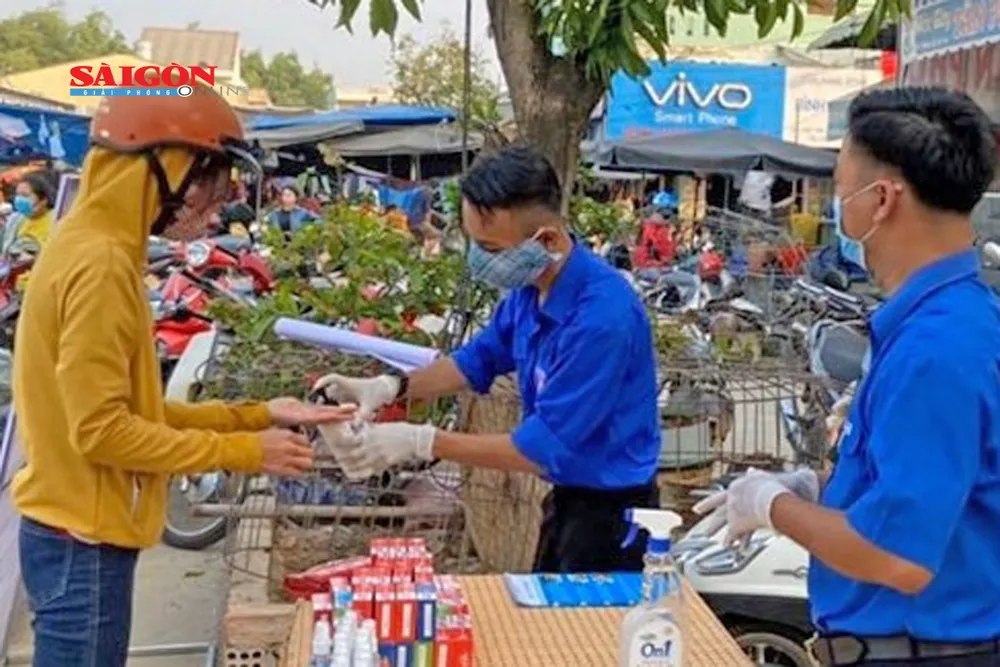 Quảng Nam thí điểm chương trình “Đổi rác thải nhựa lấy sản phẩm phòng chống dịch Covid-19” ảnh 2