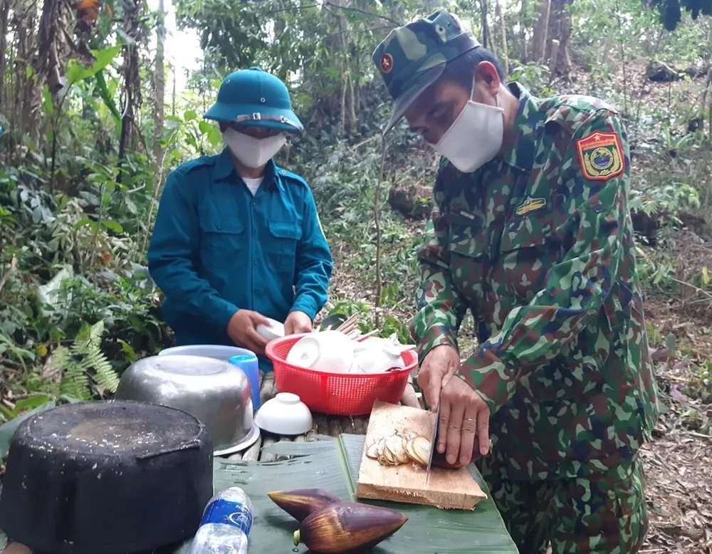 Quyết liệt chống dịch nơi cổng trời Tây Giang ảnh 4