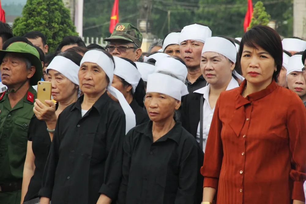 Truy điệu và an táng 17 hài cốt liệt sĩ hy sinh tại Khâm Đức ảnh 2