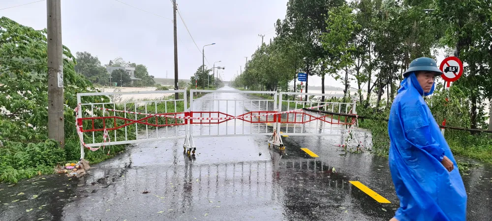 Quảng Nam: Giao thông bị chia cắt do lũ dâng cao ảnh 5