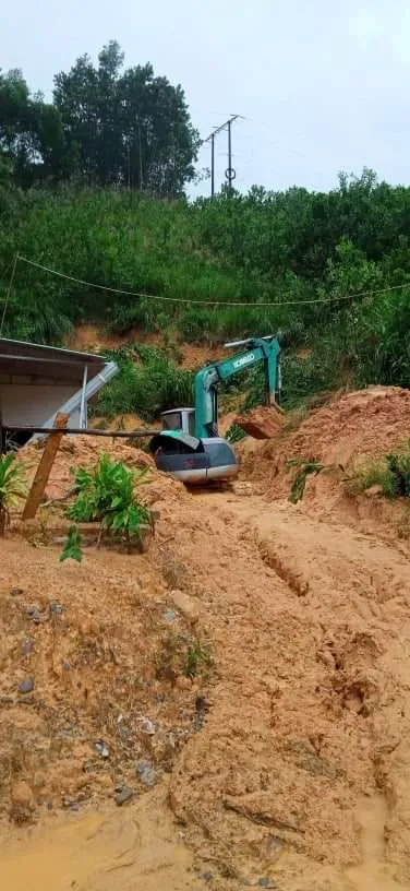 Quảng Nam: Giao thông bị chia cắt do lũ dâng cao ảnh 10