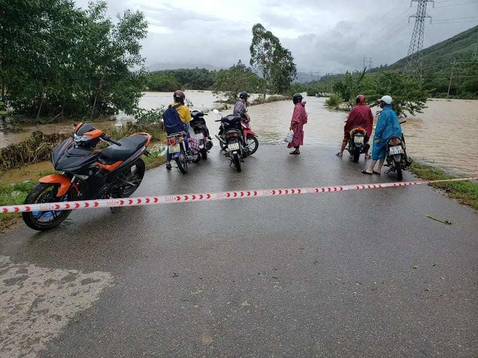 Miền núi Quảng Nam sạt lở nghiêm trọng, Quốc lộ 9 qua Quảng Trị bị ùn tắc ảnh 5