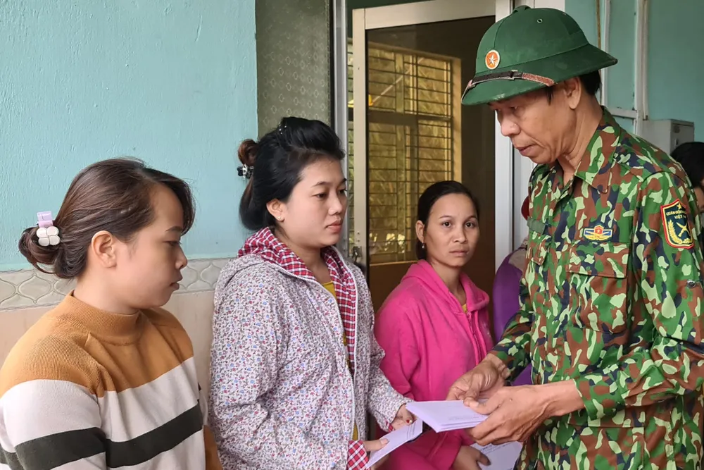 Huyện Phước Sơn thăm người dân xã Phước Thành (Quảng Nam) ảnh 3