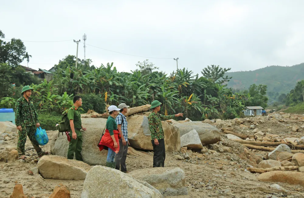 Huyện Phước Sơn thăm người dân xã Phước Thành (Quảng Nam) ảnh 1