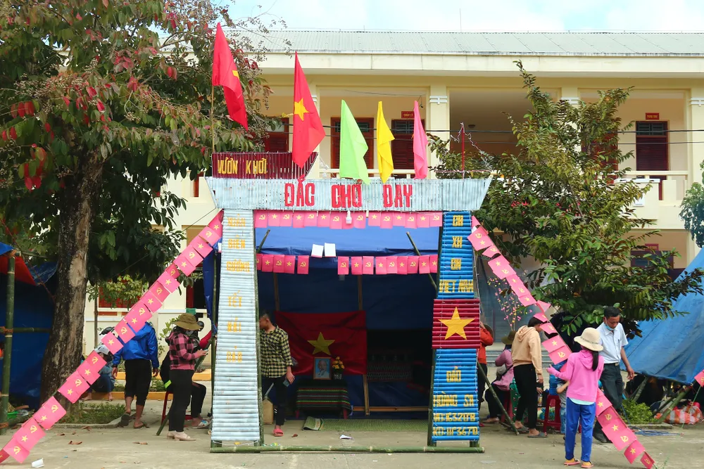 Mang tết đến cho đồng bào vùng biên ảnh 13