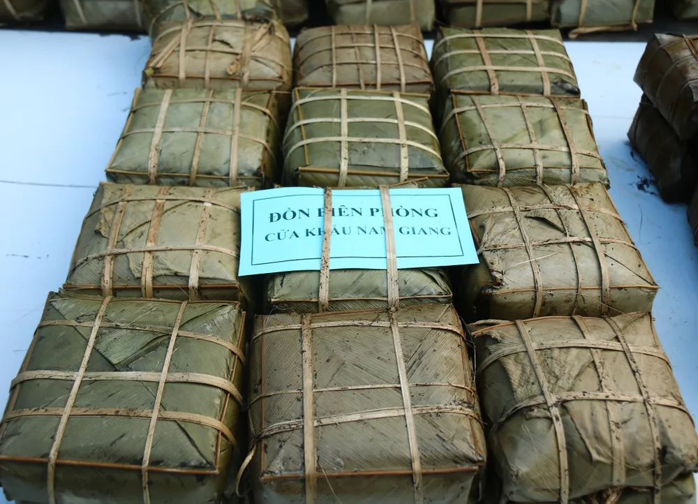 Mang tết đến cho đồng bào vùng biên ảnh 6