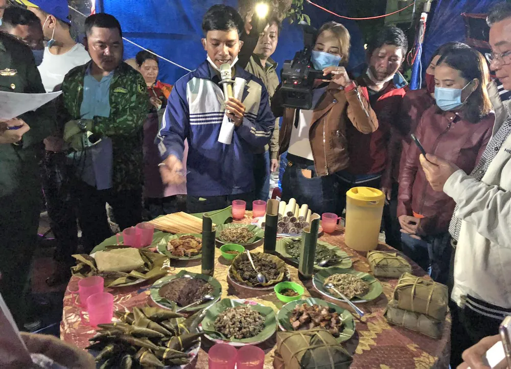 Mang tết đến cho đồng bào vùng biên ảnh 26