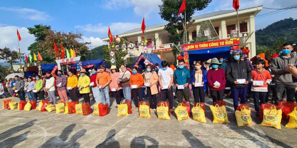 Mang tết đến cho đồng bào vùng biên ảnh 3