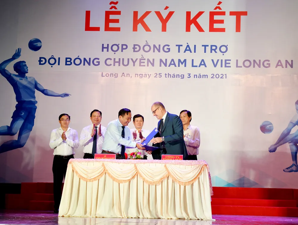 Tài trợ 10 tỷ đồng cho Đội bóng chuyền nam Long An ảnh 2