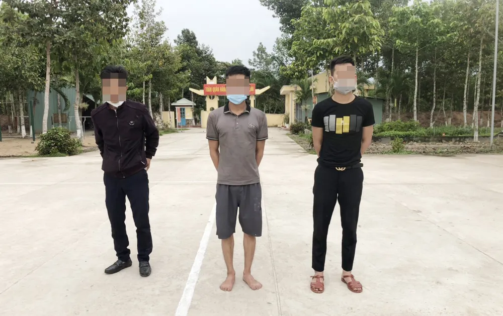 Bắt giữ nhiều đối tượng vượt biên trái phép sang Campuchia ảnh 1