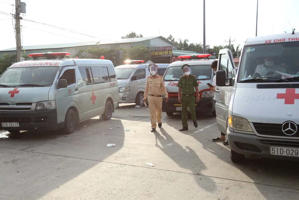  Phát hiện nhiều xe chở người tử vong từ TPHCM về miền Tây không giấy tờ hợp lệ ảnh 2