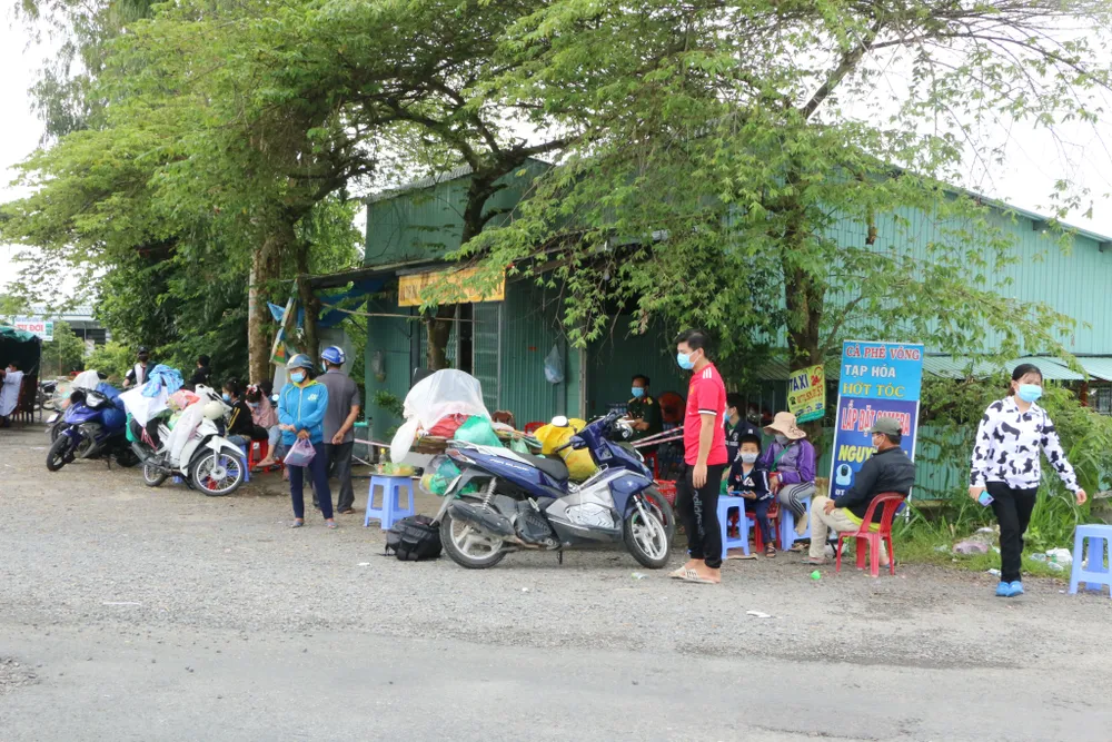 Long An đề nghị các tỉnh ĐBSCL phối hợp đón người dân có nhu cầu trở về quê ảnh 5