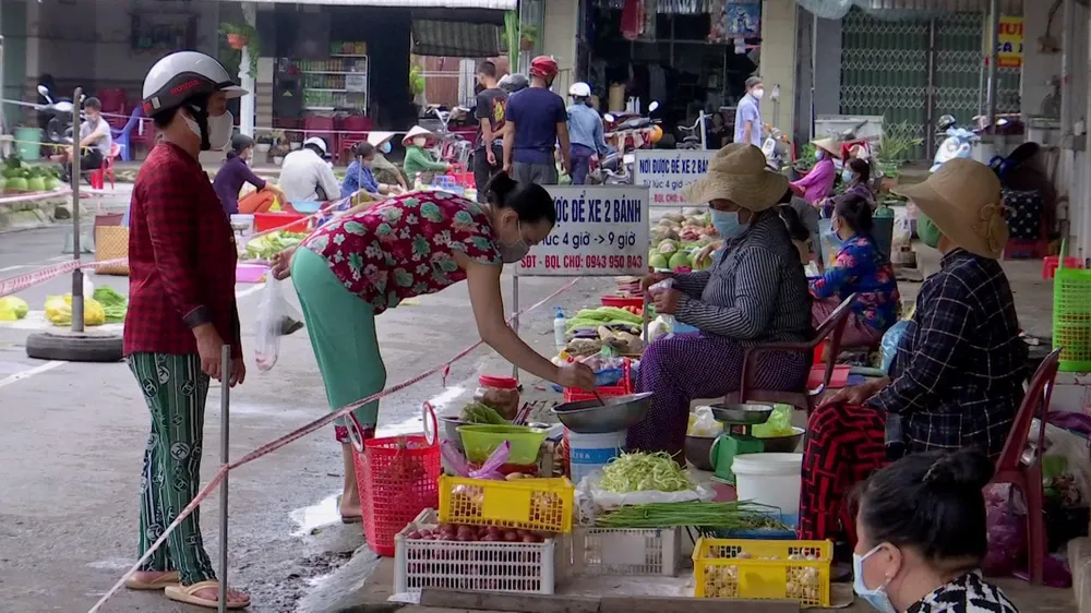 Long An mở lại chợ truyền thống ảnh 11