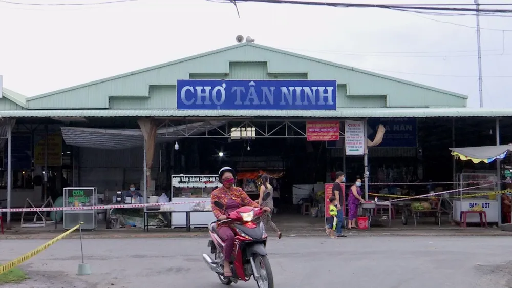 Long An mở lại chợ truyền thống ảnh 5