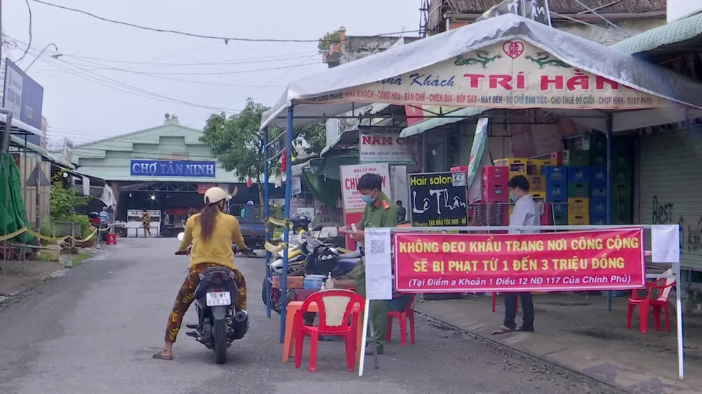Long An mở lại chợ truyền thống ảnh 9