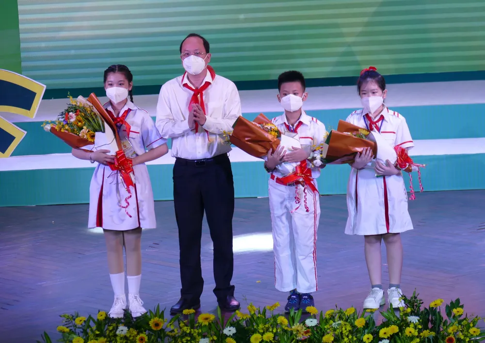 Tuyên dương 350 cháu ngoan Bác Hồ ảnh 2