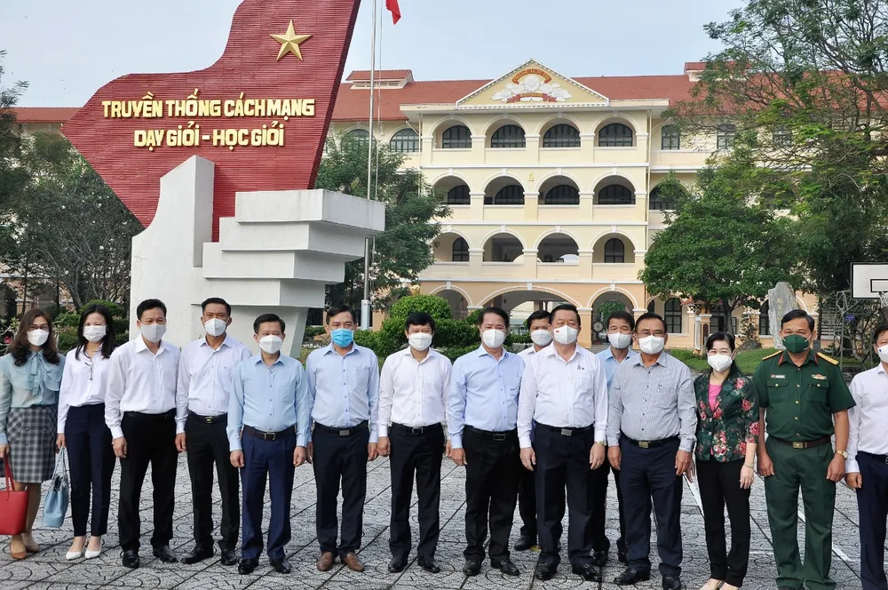 Đồng chí Nguyễn Trọng Nghĩa thăm, làm việc tại Tiền Giang ảnh 2