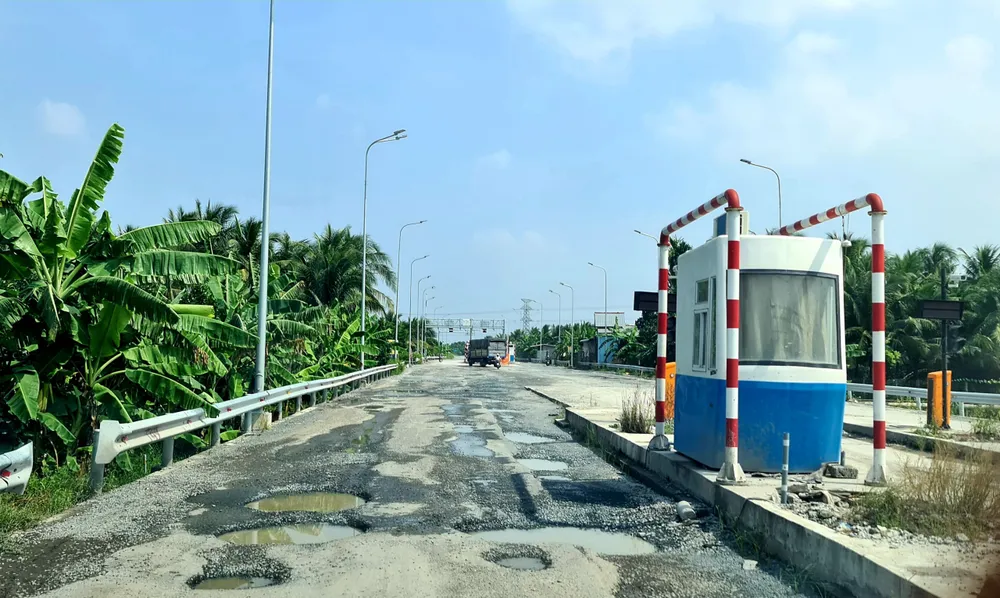 Khắc phục hư hỏng tuyến tránh Cai Lậy trước ngày 20-12 ảnh 2