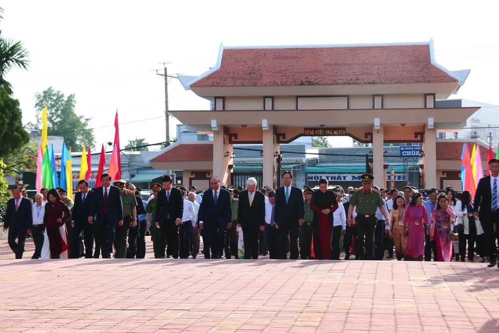 Lãnh đạo Đảng, Nhà nước dâng hương tưởng niệm cố Chủ tịch Hội đồng Bộ trưởng Phạm Hùng ảnh 1