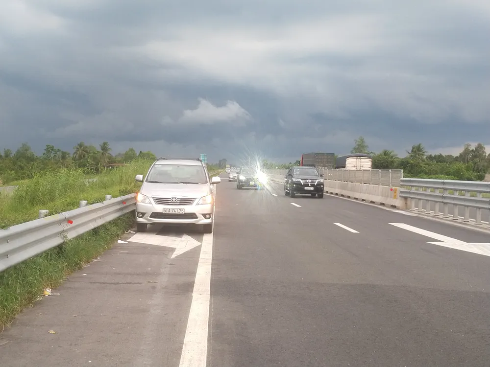 Cao tốc Trung Lương - Mỹ Thuận: Làn dừng khẩn cấp quá hẹp ảnh 2