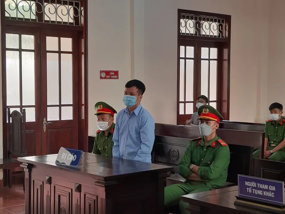 14 năm tù cho người đàn ông chém vợ vì ghen ảnh 1