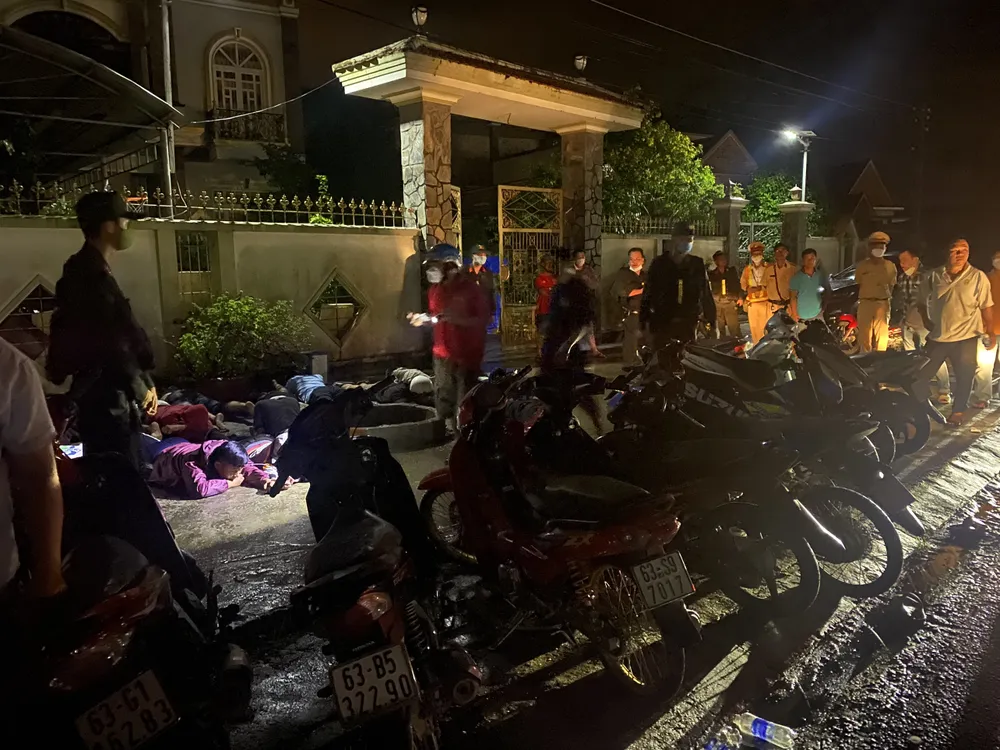 Gần 40 "quái xế" ở Tiền Giang chặn tỉnh lộ làm đường đua trái phép ảnh 2